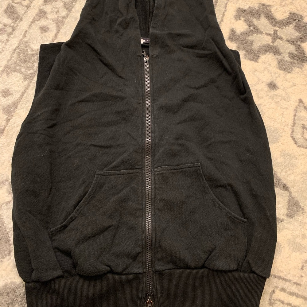 Black sleeveless vest jacket